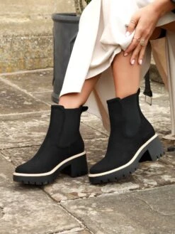 ESTHER -Heel Vibe Shop IMG 63932ln