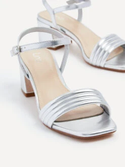 TORONTO -Heel Vibe Shop TORONTOSILVER 4